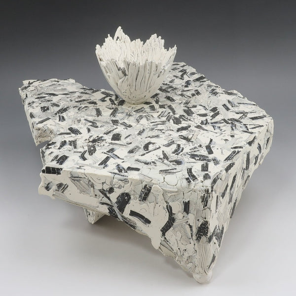 마츠모토 히데오 "지하 2B" 도자기 장식품 오브제