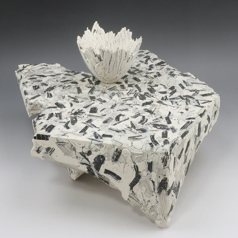 마츠모토 히데오 "지하 2B" 도자기 장식품 오브제