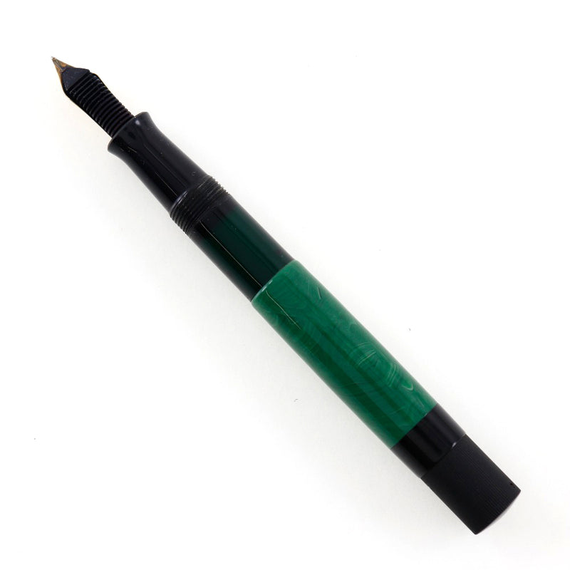 [Perikan]鹈鹕 
 重印1935年绿色钢笔 
 笔提示18K（750）限量版1739/4000树脂标准1935绿色_a-等级