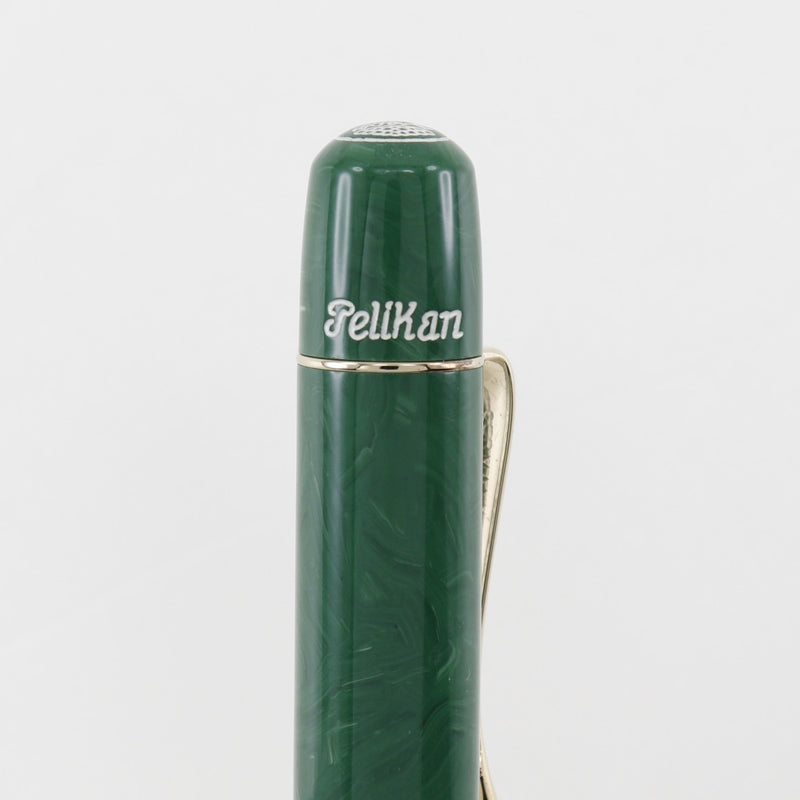 [Perikan]鹈鹕 
 重印1935年绿色钢笔 
 笔提示18K（750）限量版1739/4000树脂标准1935绿色_a-等级