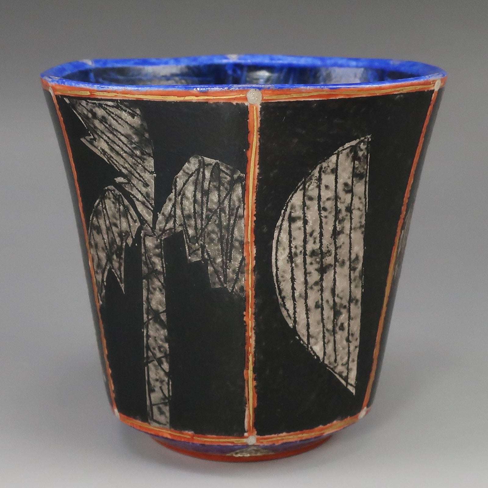前田正博 造 色絵金銀彩面取湯呑 陶磁器 茶道具 – NISHIKINO VINTAGE KYOTO 前田正博 造 色絵金銀彩面取湯呑 陶磁器 茶道具 – NISHIKINO VINTAGE KYOTO