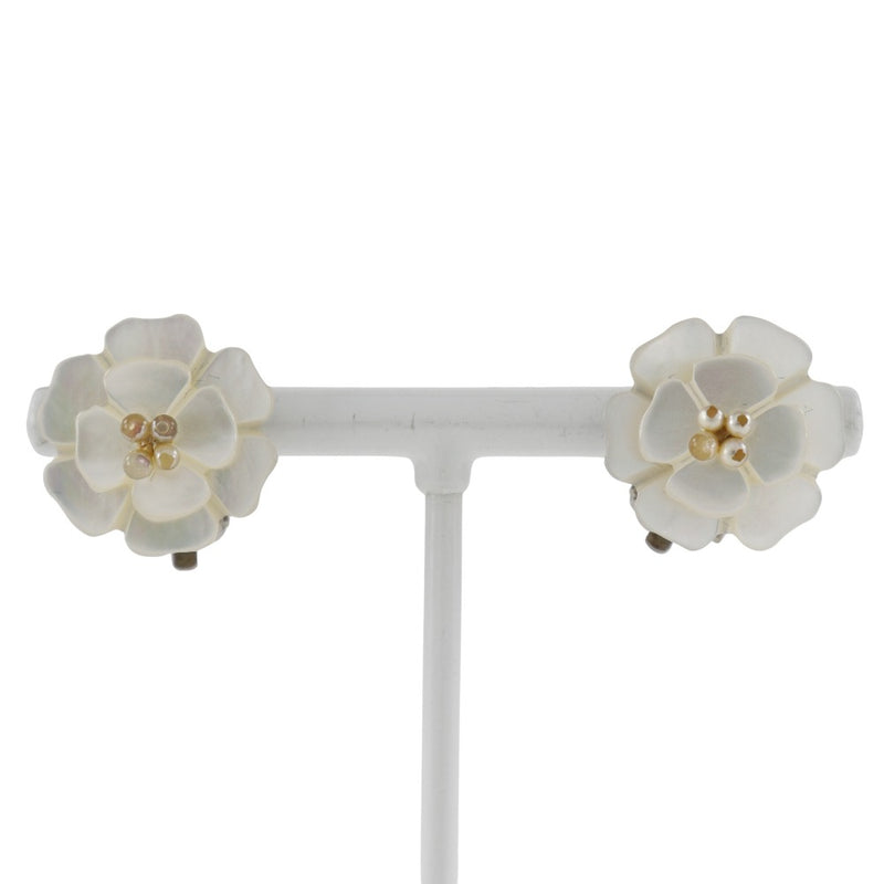 [CHANEL] Chanel Camelia Earring White Shell White White 98A Engraved Approximately 5.1g Camelia Ladies A Rank