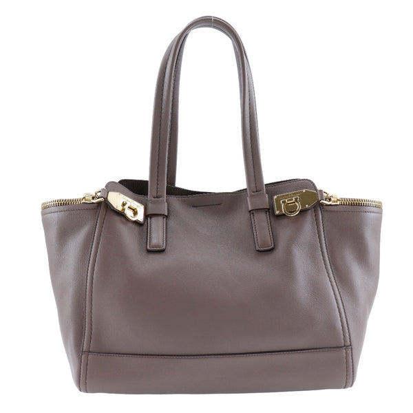 [Salvatore Ferragamo] Salvatore Ferragamo 
 Sac fourre-tout ganchini 
 Dy-21-D993 Calf TEA TEAH SCHAG MANDER A5 Type de type gancini