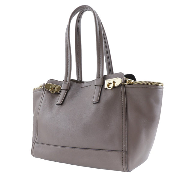 [Salvatore Ferragamo] Salvatore Ferragamo 
 Gancini Tote Bag
 DY-21-D993 Calfskin Brown Shoulder handbag A5 magnet type GANCINI Ladies