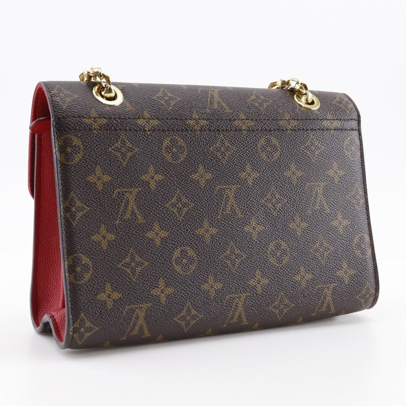 [Louis Vuitton] Louis Vuitton 
 Sac à épaules murales Victo 
 Épaule de chaîne m41731 monogramme toile trois thé thé ah1168 diagonal suspendu épaule pachinko verrouillage victoire dames un rang