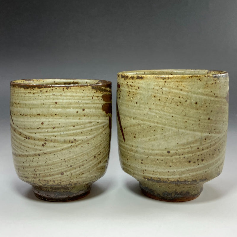 陶芸家　人間国宝　島岡達三　刷毛目　鉄絵　笹文　番茶器　器　小碗　湯呑 人間国宝 島岡達三 造 刷毛目夫婦湯呑 食器 – NISHIKINO VINTAGE KYOTO