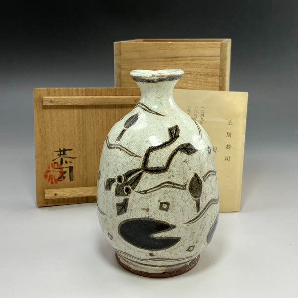 도이 교지가 만든 상감 가면 술병 식기