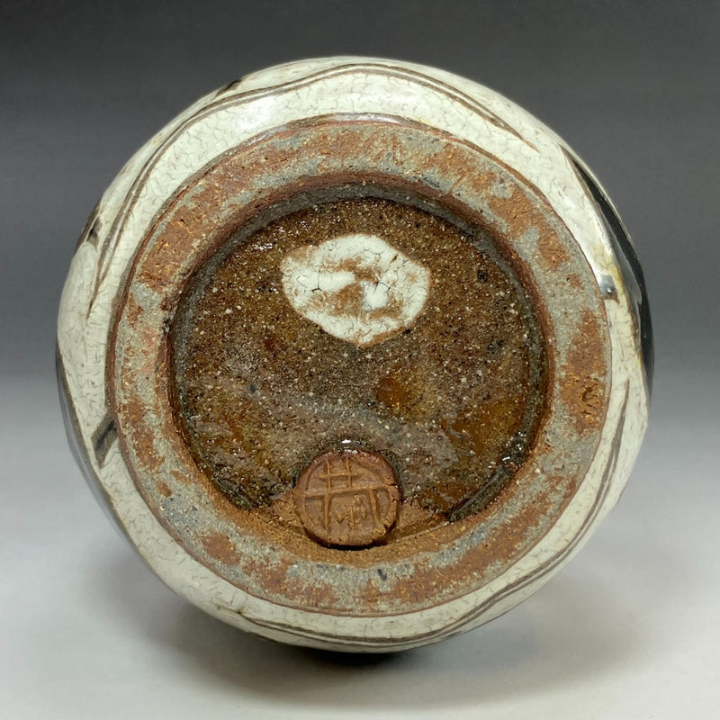 도이 교지가 만든 상감 가면 술병 식기