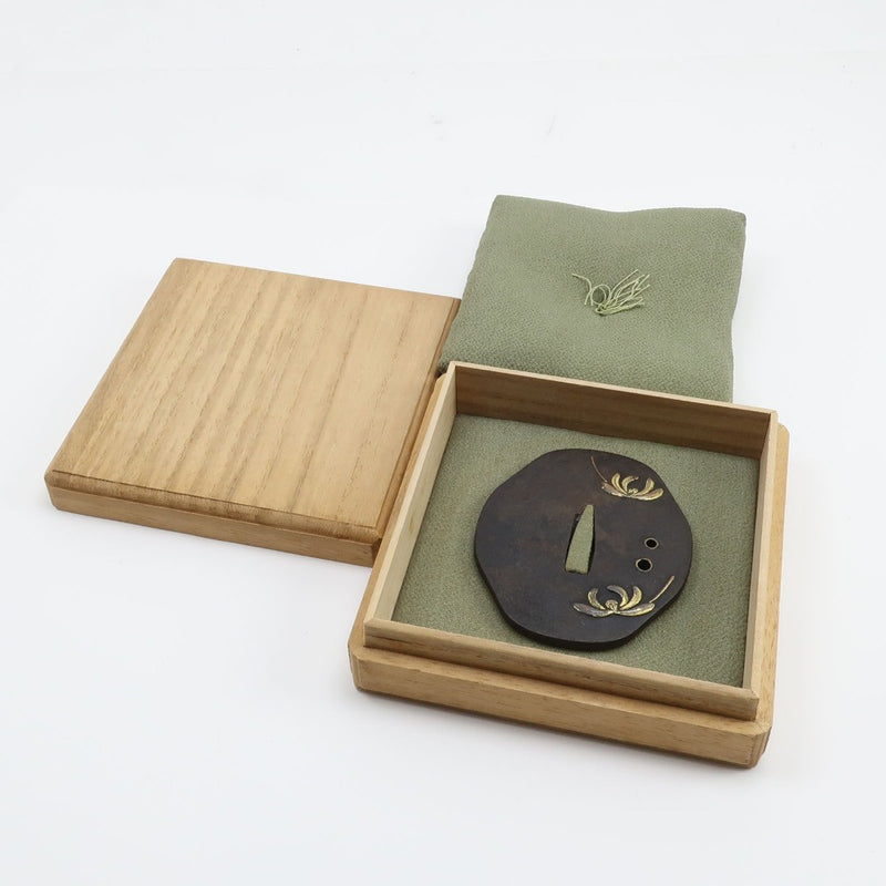 時代刀装具 鉄製 金象嵌 彼岸花文 鍔 骨董品 – NISHIKINO VINTAGE KYOTO