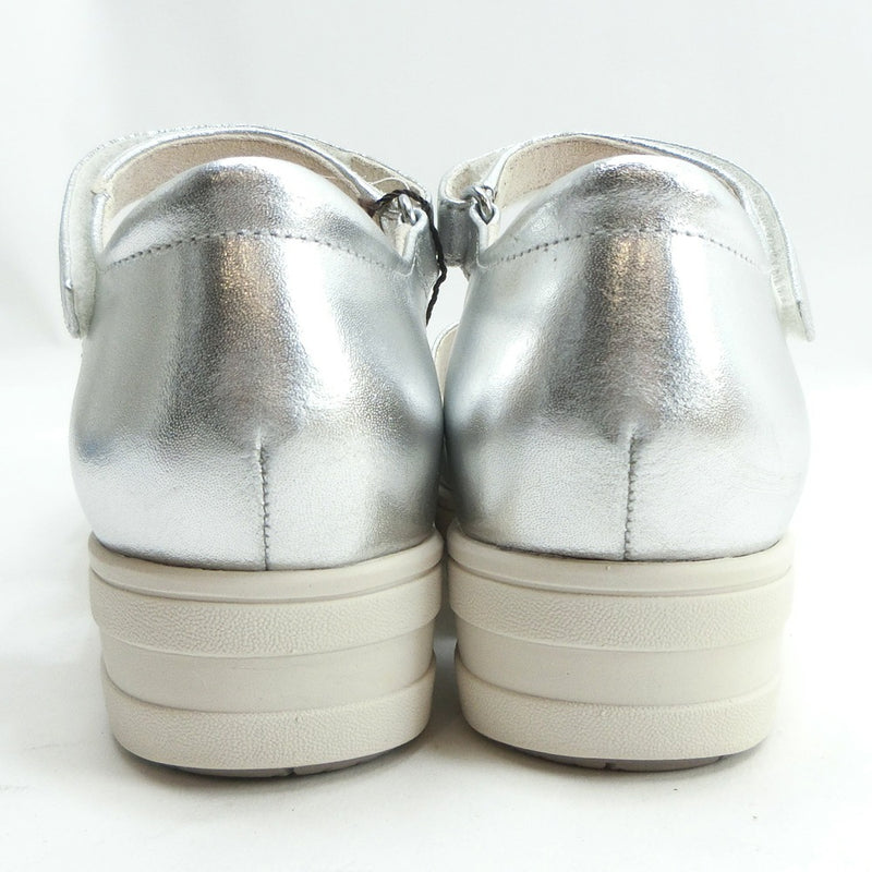 [ASIC] ASIC 
 Pedala Pedara凉鞋 
 1212A058牛皮银（Pearl）Pedala女士等级