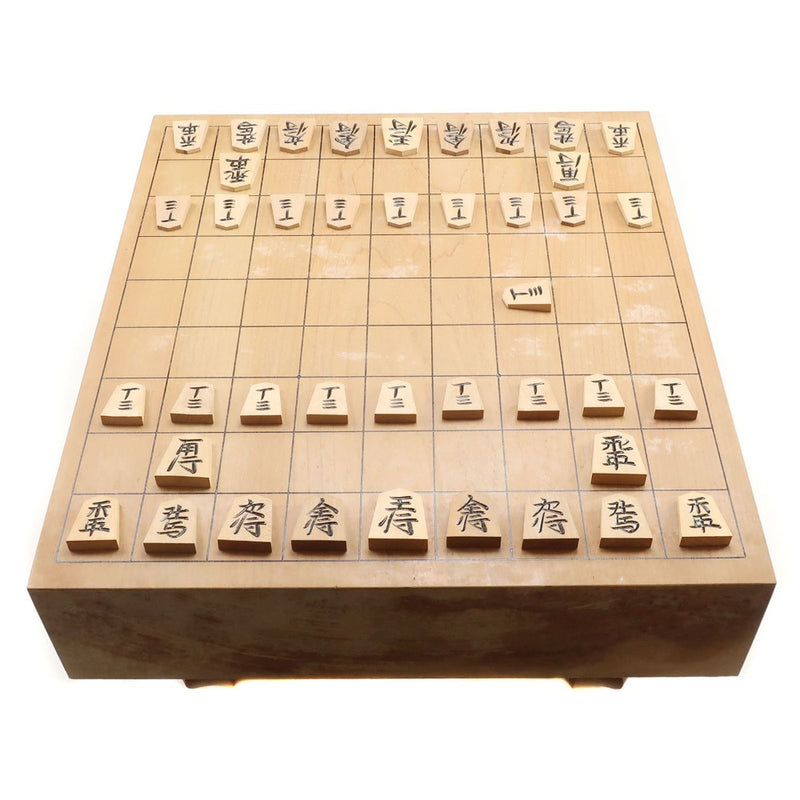 Tablero shogi de 3 pulgadas con patas y otros artículos varios.