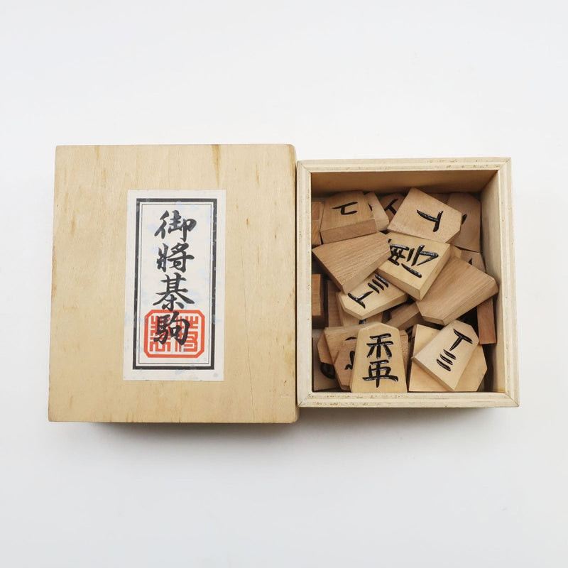 Tablero shogi de 3 pulgadas con patas y otros artículos varios.