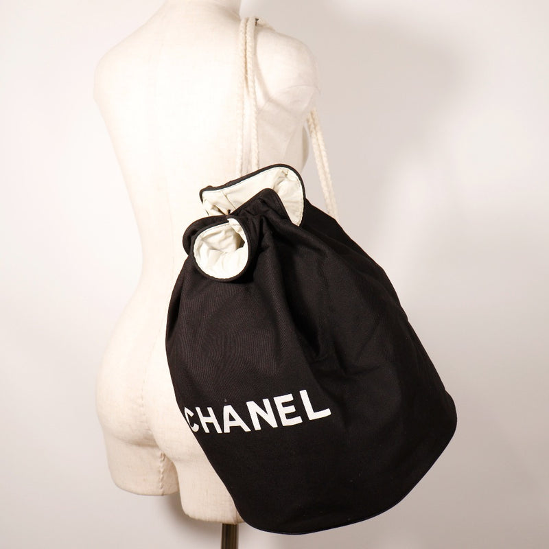 【CHANEL】シャネル
 プールバッグ ショルダーバッグ
 巾着 キャンバス 黒 肩掛け A5 巾着 Pool bag レディース