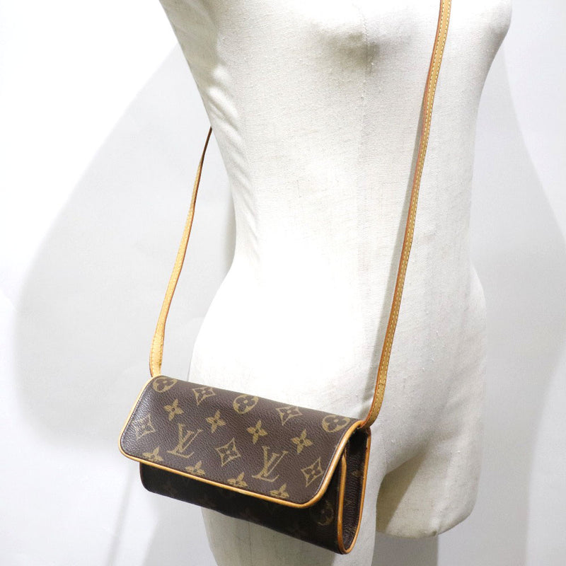 [Louis Vuitton] Louis Vuitton 
 Pochette Twin PM shoulder bag 
 2WAY Clutch M51854 Monogram Canvas tea CA0051 engraved magnet type POCHETTE TWIN PM Ladies