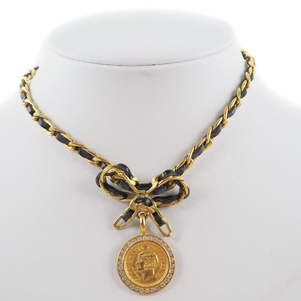 [Chanel] Collar de cinta de monedas Chanel Cabecillo Vintage Gold Gold X Rehinestone Gold 96p Grabado grabado Aprox. 23.7G Monedas de monedas Mujeres