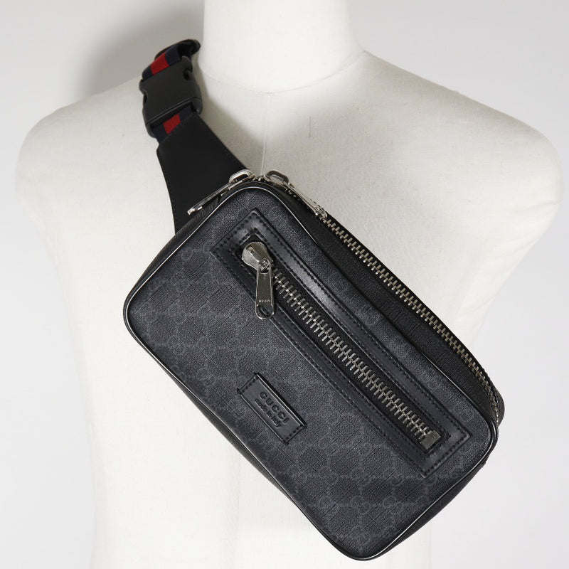 [Gucci] Gucci 
 GG泉水袋 
 474293 PVC涂料帆布黑色对角线双肩双紧固件GG最高男士