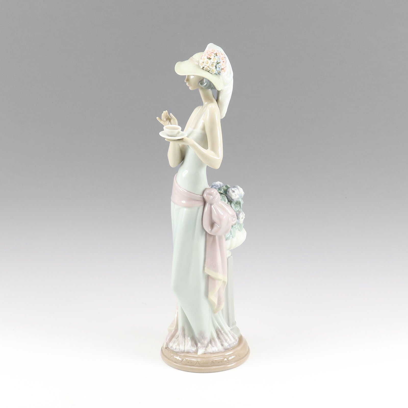 Lladro】リヤドロ ティータイム 置物 オブジェ 5470 – NISHIKINO