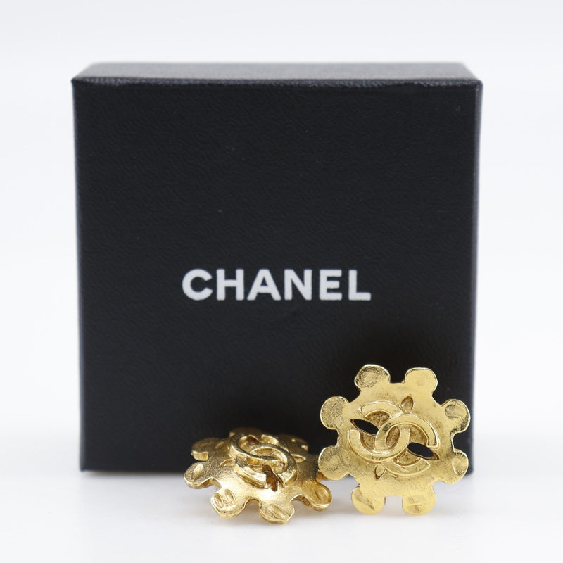 [Chanel] Chanel 
 Pendientes de cocomar 
 Floja de oro vintage 94P aprox.