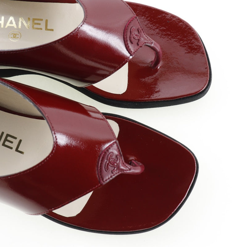 [Chanel] Chanel 
 Sandales de la langue 
 A10780 Patent Leather Vin Rouge Tong Madames A RANG