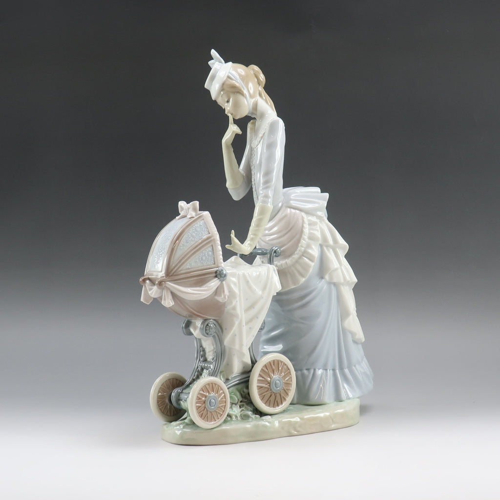 Lladro】リヤドロ 乳母車 置物 オブジェ 4938 – NISHIKINO VINTAGE KYOTO