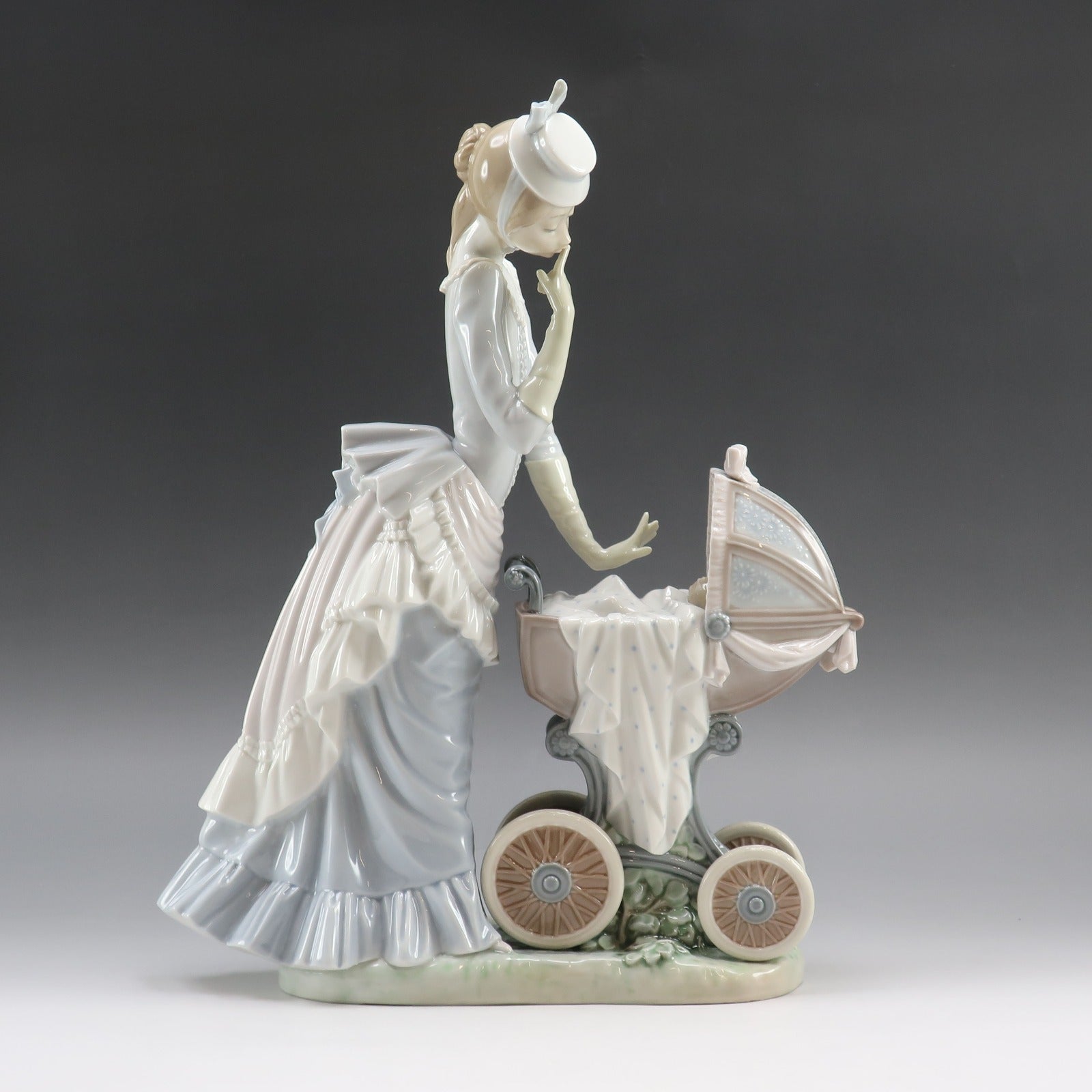 Lladro】リヤドロ 乳母車 置物 オブジェ 4938 – NISHIKINO VINTAGE KYOTO