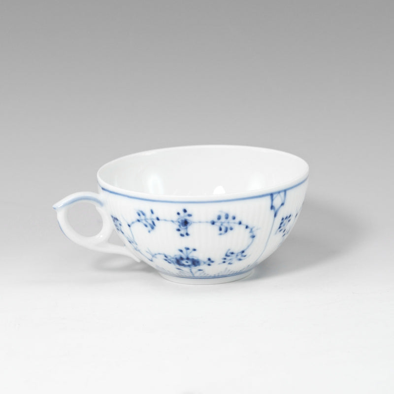 [Royal Copenhague] Royal Copenhague 
 Vajilla de la llave de flauta azul 
 Taza de té y plato de plato azul estriado _a+rango
