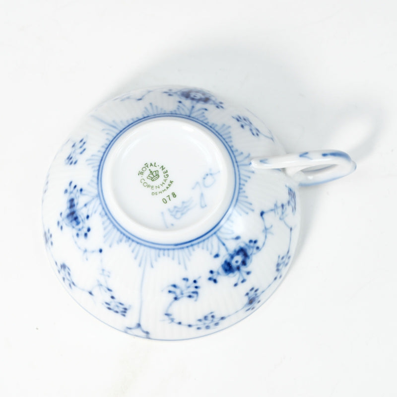 [Royal Copenhague] Royal Copenhague 
 Vajilla de la llave de flauta azul 
 Taza de té y plato de plato azul estriado _a+rango