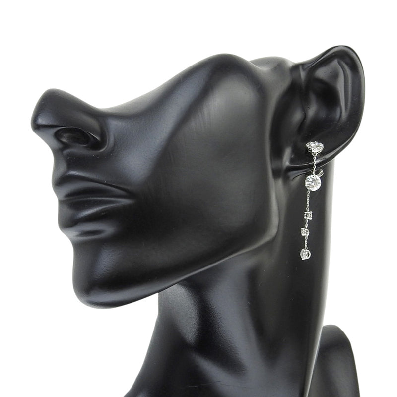 Design catch earrings