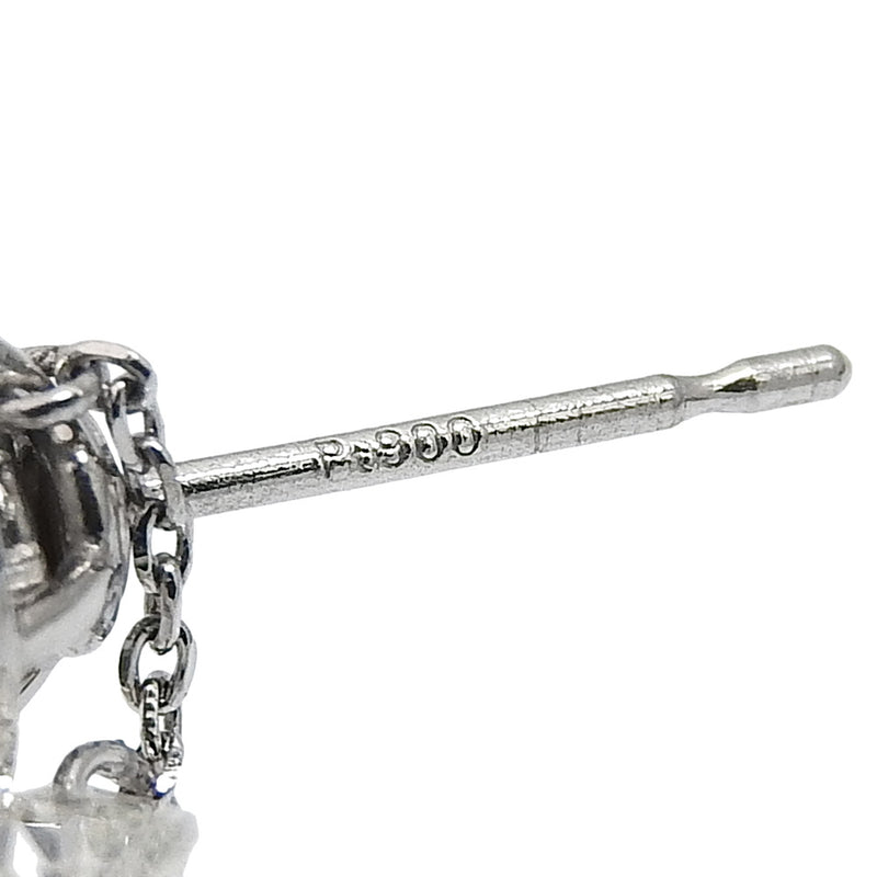 Design catch earrings