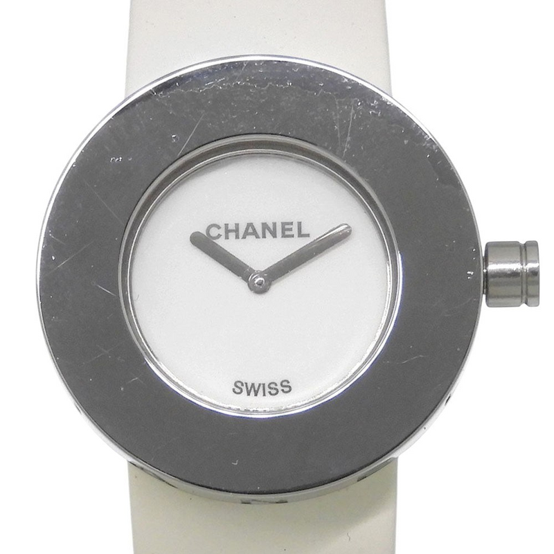 NISHIKINO VINTAGE KYOTOのCHANELラ ロンド腕時計。ホワイト文字盤とステンレススチールケース、白レザーベルトのクオーツ式レディースウォッチ。