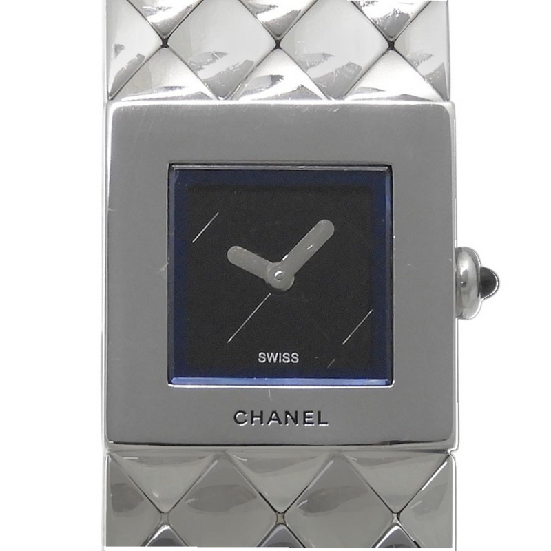 NISHIKINO VINTAGE KYOTOのCHANELマトラッセ腕時計。ステンレススチール製のスクエアフェイスに黒い文字盤が特徴的なレディースクオーツ時計。
