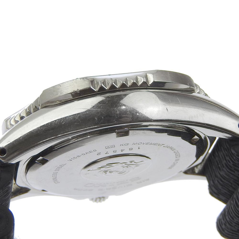 【SEIKO】セイコー
 ダイバーズ 200m 腕時計
 V158-0AE0 ステンレススチール×ラバー シルバー ソーラー時計 アナログ表示 黒文字盤 Divers 200 m メンズB-ランク