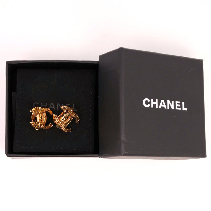 [CHANEL] Chanel Coco Mark Earrings Gold Gold A19A engraved Ladies earrings A-Rank