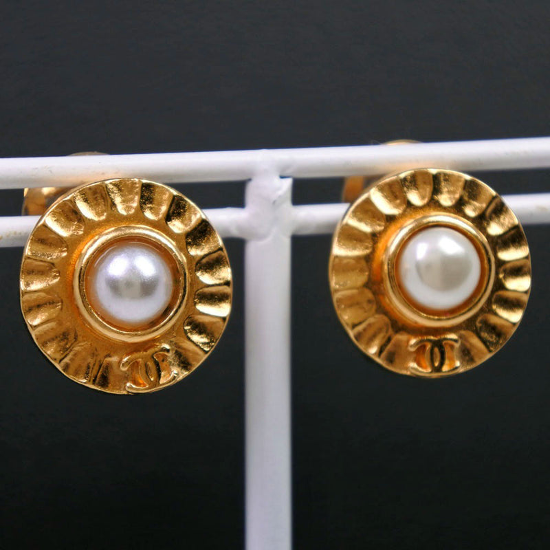 [Chanel] Chanel Coco Mark Pendientes Dorado Golden X Fake Pearl 97a Pendientes de damas grabadas un rango