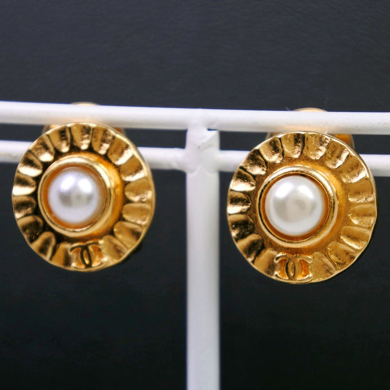 [Chanel] Chanel Coco Mark Pendientes Dorado Golden X Fake Pearl 97a Pendientes de damas grabadas un rango