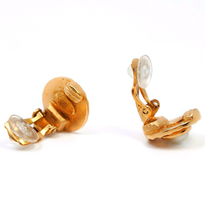 [CHANEL] Chanel Coco Mark Earrings Gold Golden x Fake Pearl 97A engraved Ladies earrings A rank