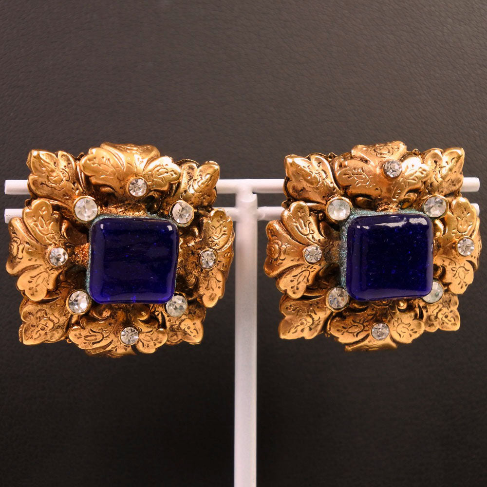 CHANEL] Chanel Vintage earrings Gold plating x rhinestone x blue stone gold  95A engraved ladies earrings A-rank – KYOTO NISHIKINO