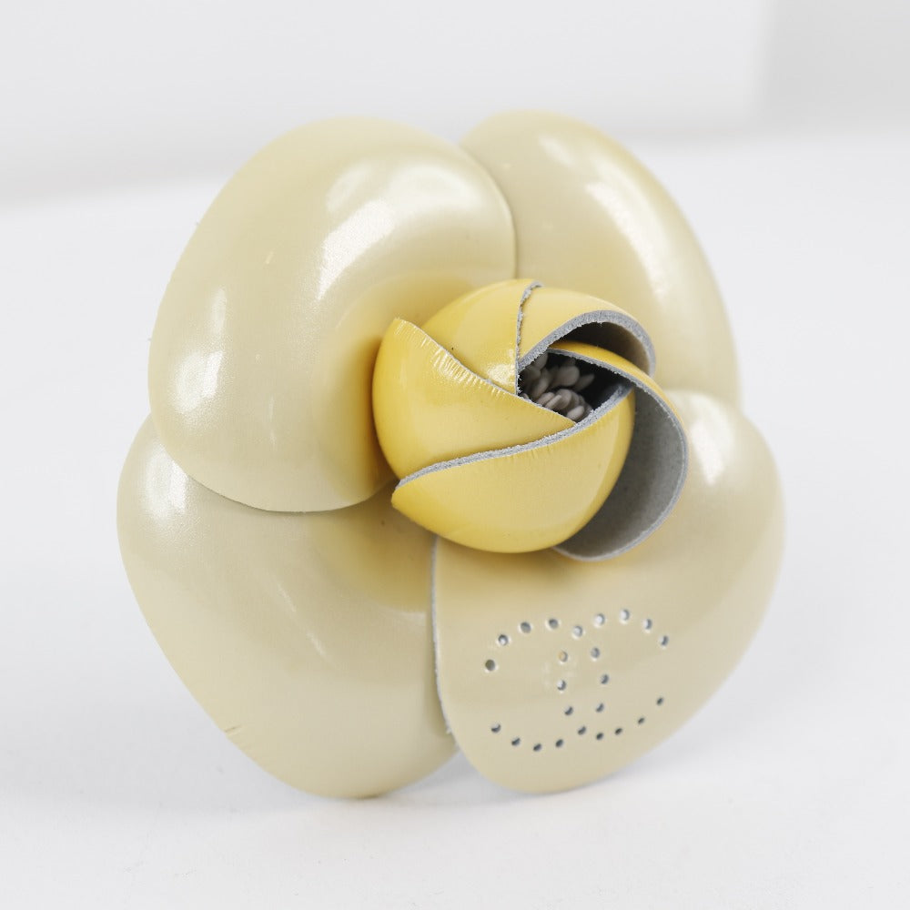 CHANEL】シャネル コサージュ カメリア A16272X01462 ブローチ 黄色