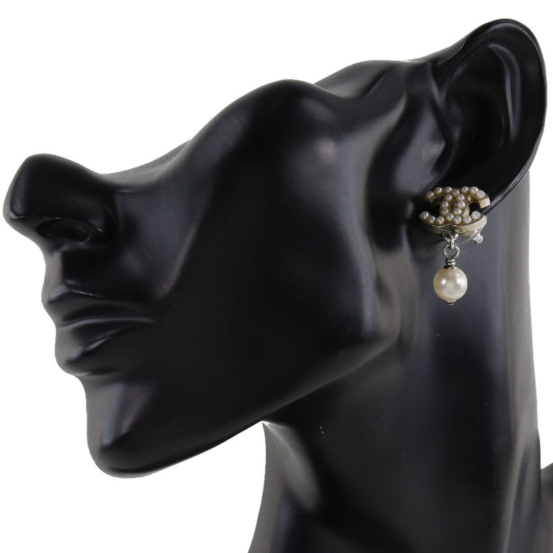 [CHANEL] Chanel Coco Mark Swing Metal x Fake Pearl Silver 06V engraved Ladies Earrings