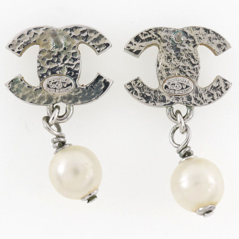 [CHANEL] Chanel Coco Mark Swing Metal x Fake Pearl Silver 06V engraved Ladies Earrings
