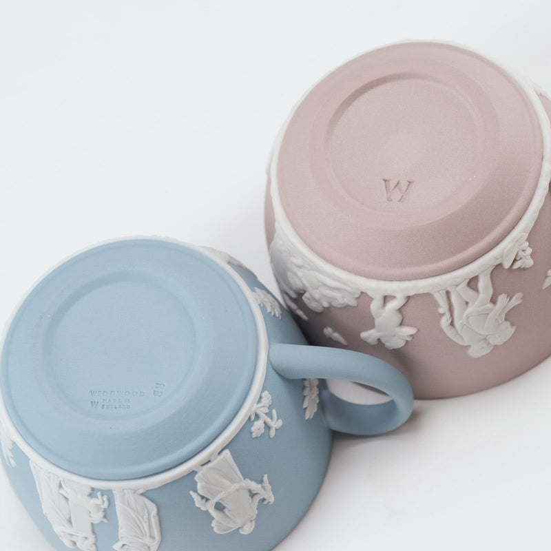 【Wedgwood】ウェッジウッド
 ジャスパー カップ&ソーサー×2 食器
 陶器 ペールブルー&ピンク 食器
Sランク