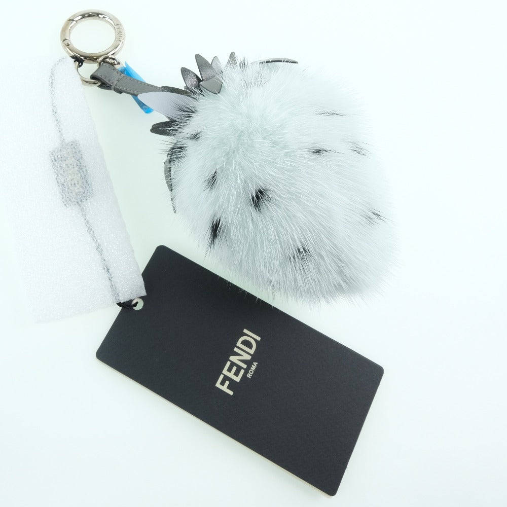 FENDI】フェンディ 苺/イチゴ 7AR677 A3D1 F137N チャーム レザー×レザー×ファー 水色/黒 レディース チャーム –  KYOTO NISHIKINO