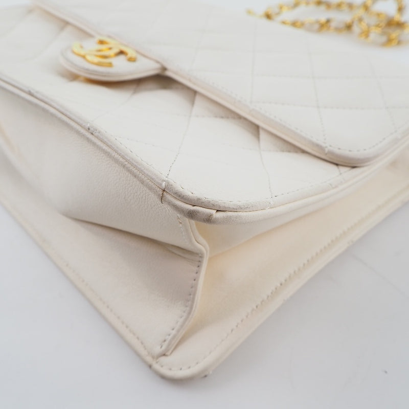 White vintage best sale chanel bag