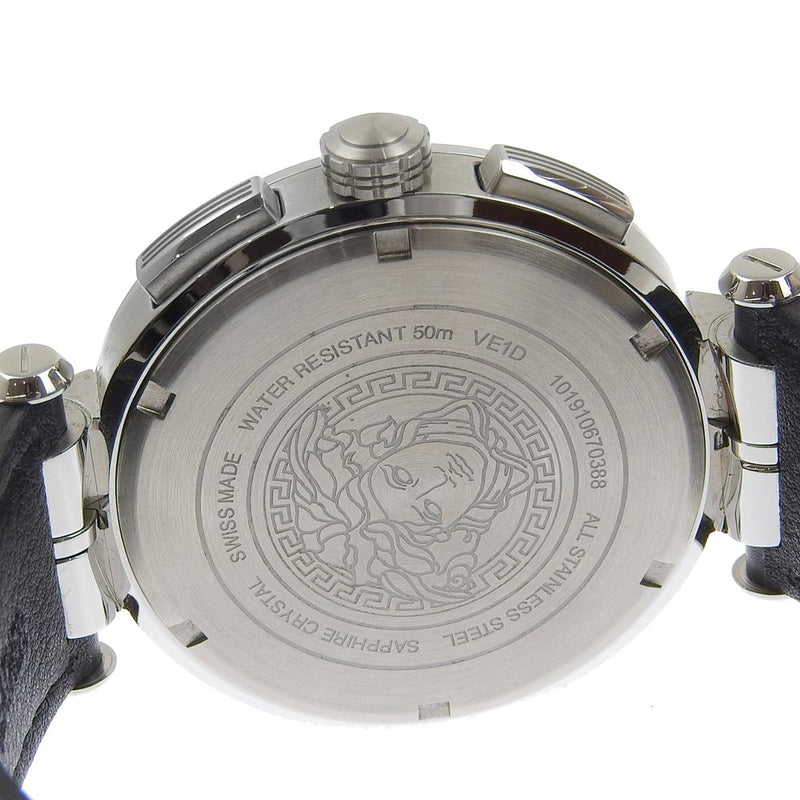 【VERSACE】ヴェルサーチ
 アイオン45mm 腕時計
 VE1D00819 ステンレススチール×レザー シルバー クオーツ クロノグラフ 黒文字盤 Aion 1.8" メンズAランク